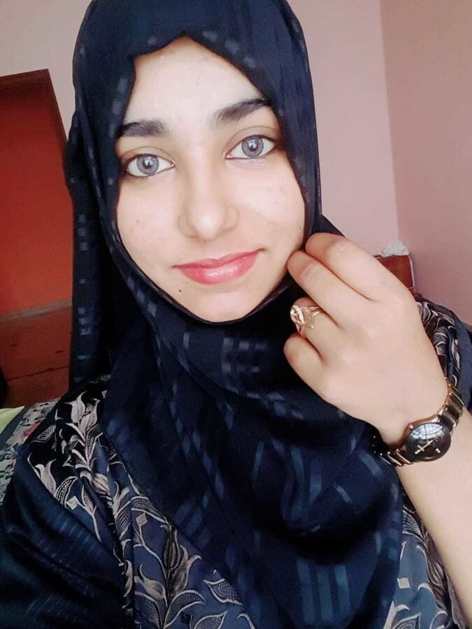 shy pakistani hoe
