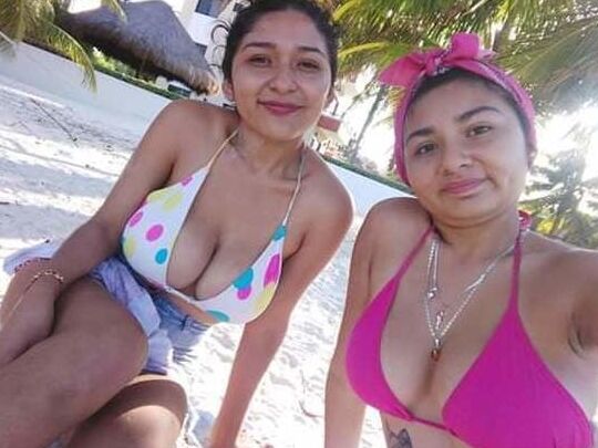Joven mama chichona