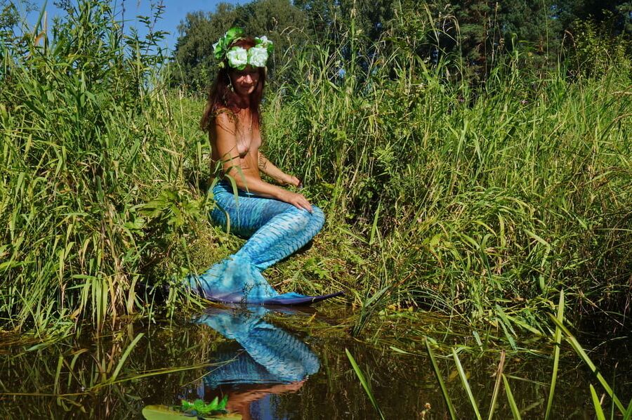 Mermaid with turquoise braclet
