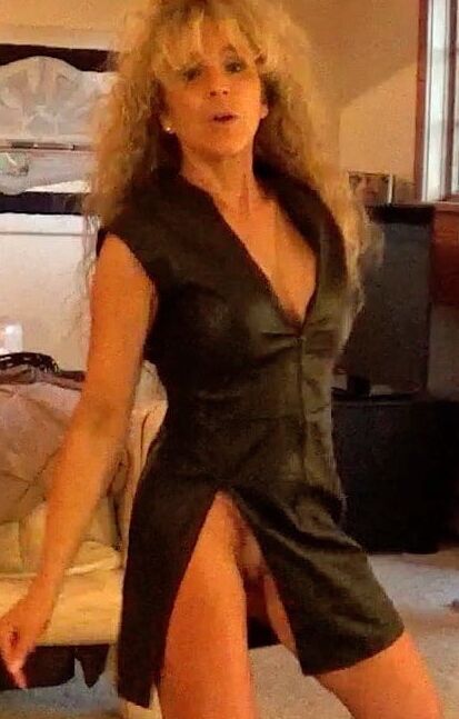 MILF playing without hubby knowing