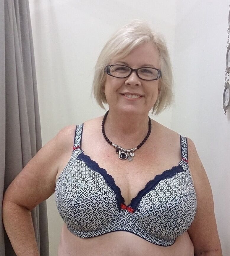 Lady mature in lingerie