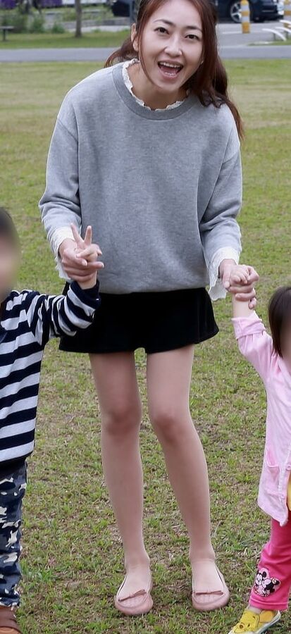 Skinny Legged Chinese Wife in Pantyhose