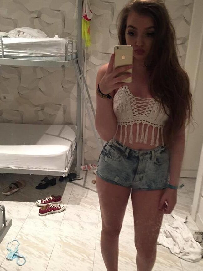 Ainsley B ()