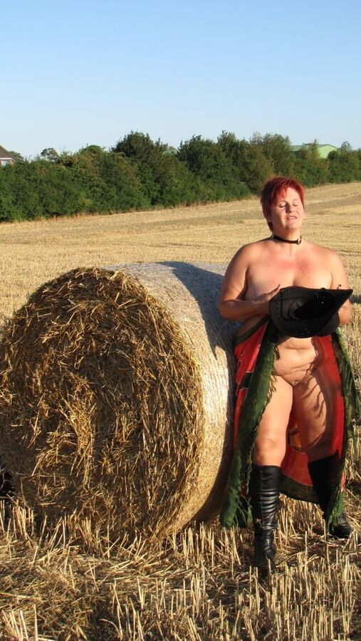 Anna naked on straw bales ...