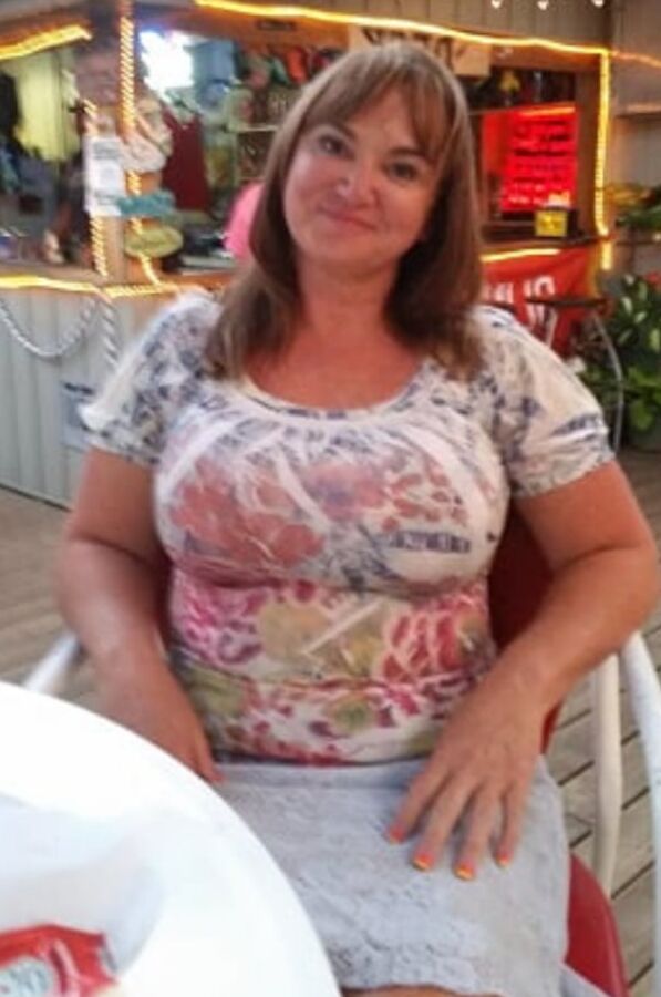 Big Tits Mature Shows Her Meaty Pussy