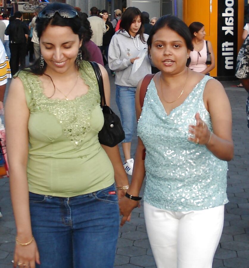 DESI AUNTY