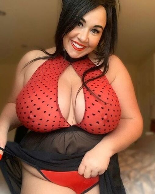 Huge tit uk milf rosie showing her amazing boobs