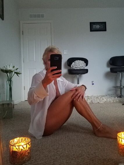 LEGGY FITNESS MILF