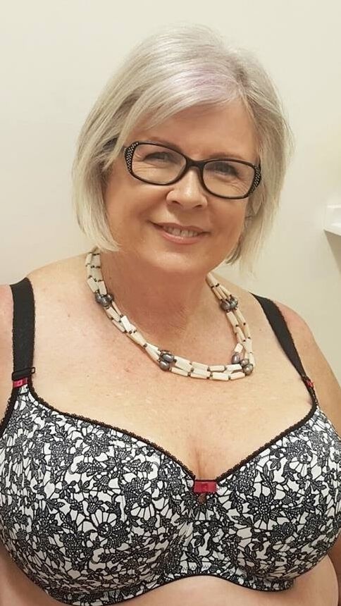 Lady mature in lingerie