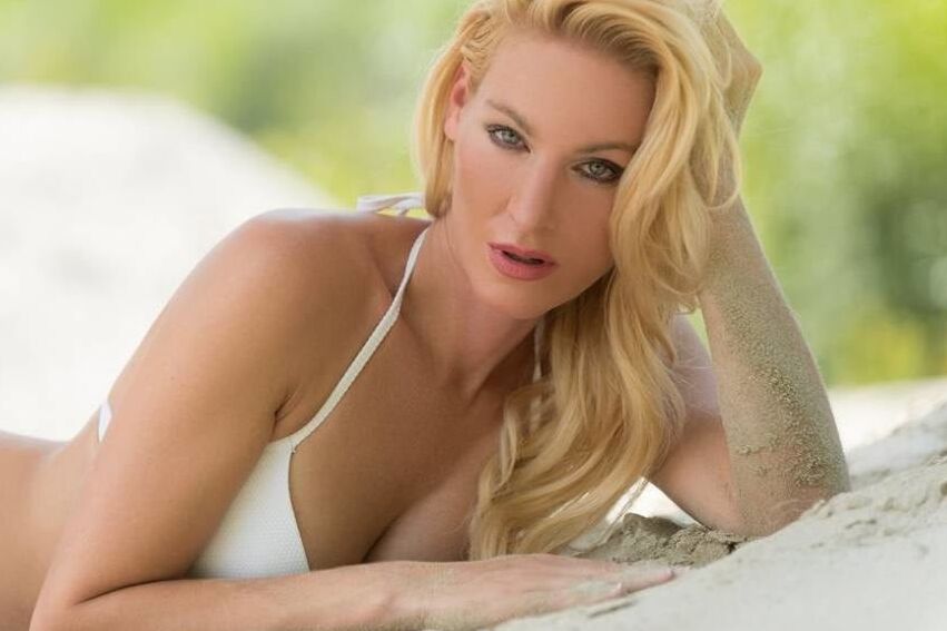 Various Stunningly Sexy Best-Ager Models