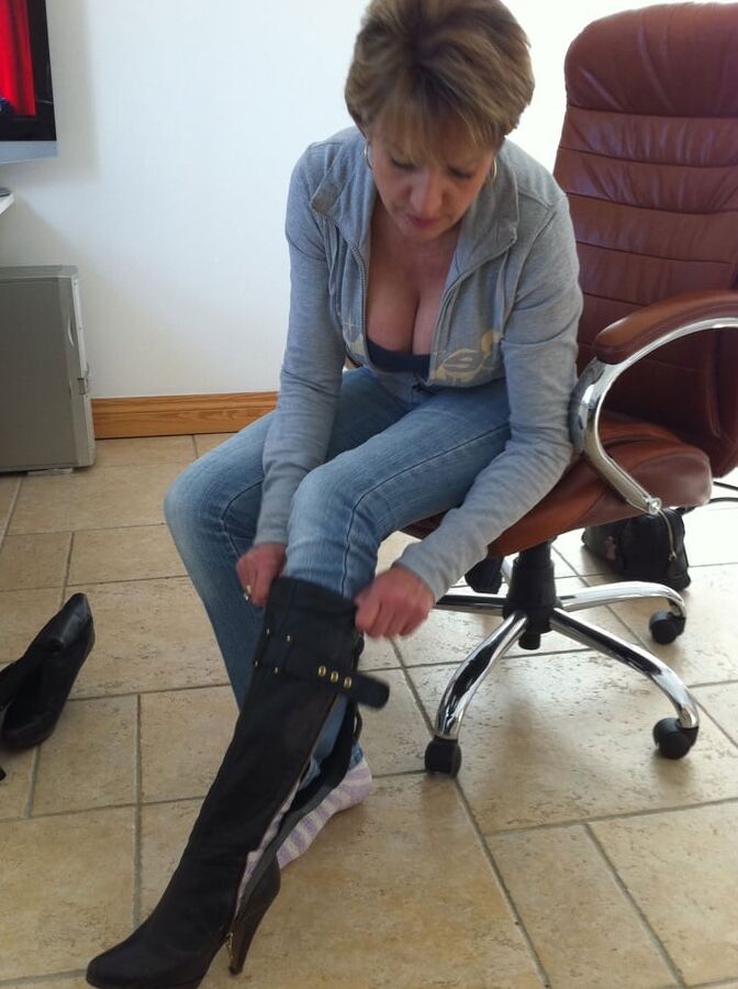 Boot Mistress - Lady Sonia