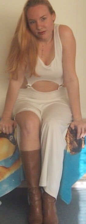 En robe blanche