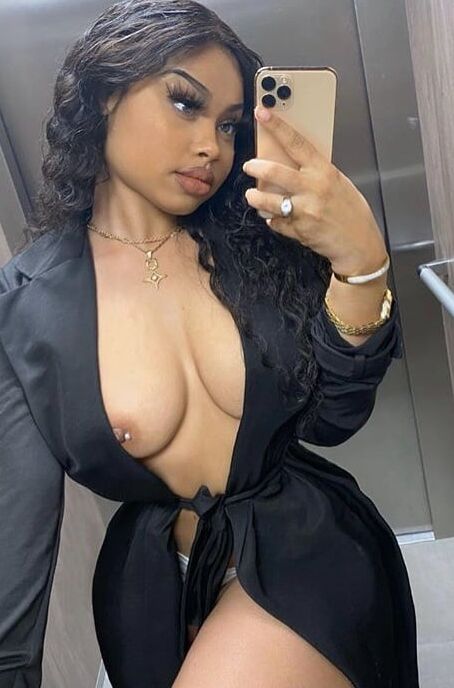Sexy Instagram boobs