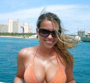 BIKINI BEACH HUNZ