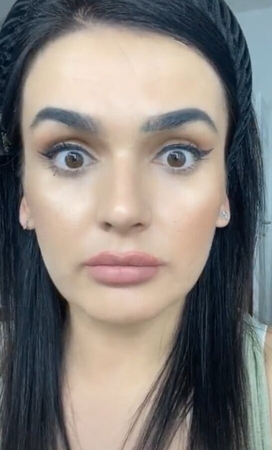 Jasmina Djuderija SLUT BOSNIAN --- KOMENTARISITE KURVU