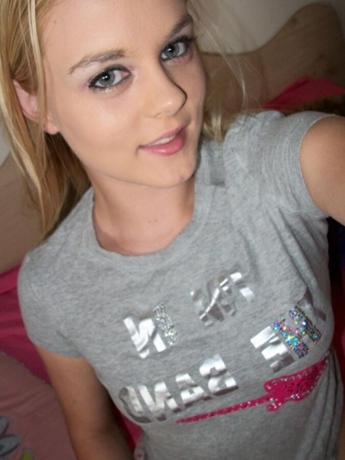 Casey-Sexy Selfies