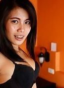 Thai sideline girls