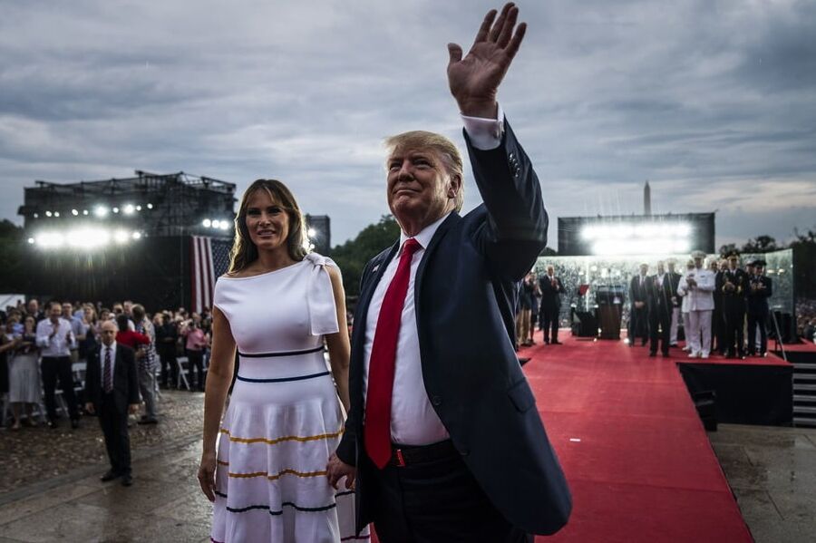 Melania Trump captured braless