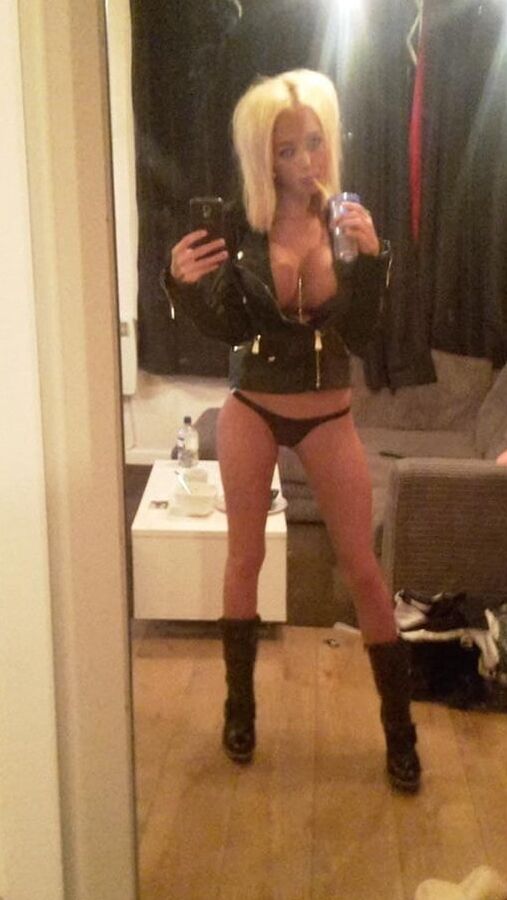 Amazing Bimbo - Kerrie Lee Cowan