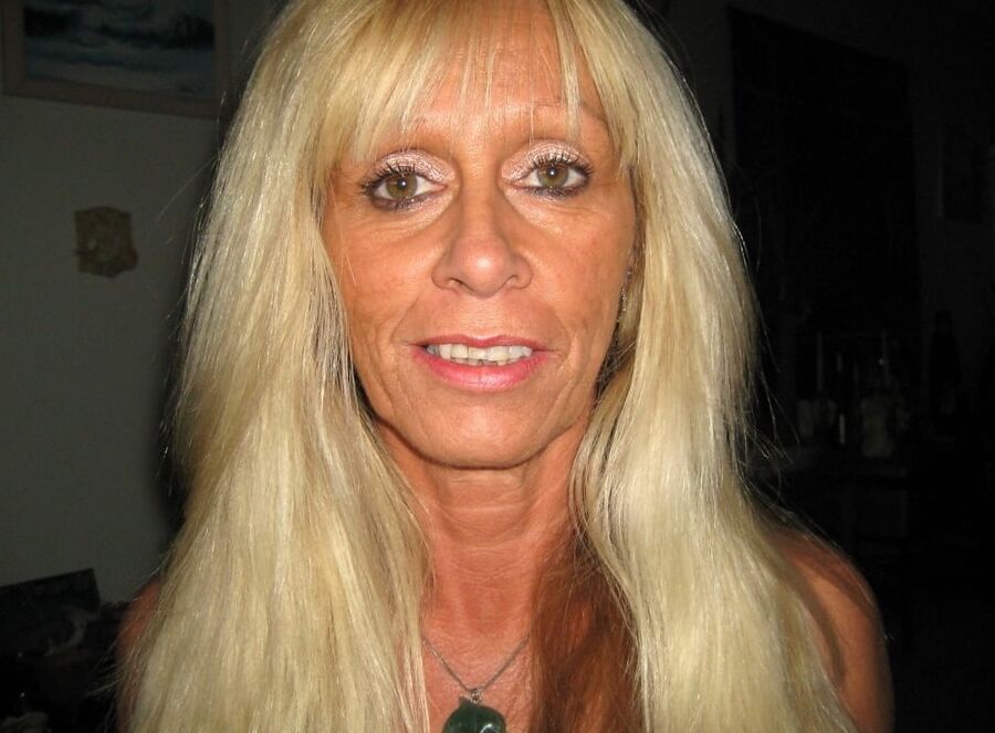sexy skynny milf