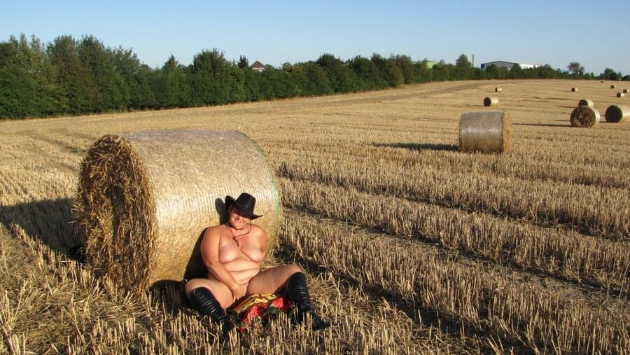 Anna naked on straw bales ...