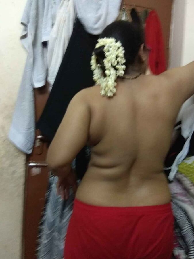 Policz sanjna mom by back side bra hook up