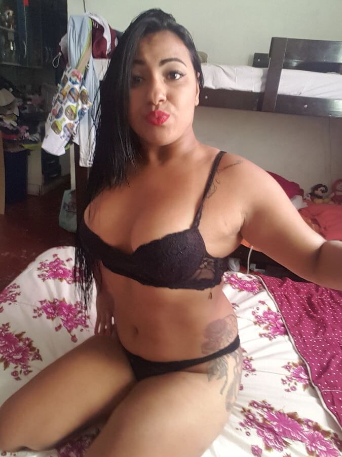 Hot busty matured girl big boobs pics shared in chat