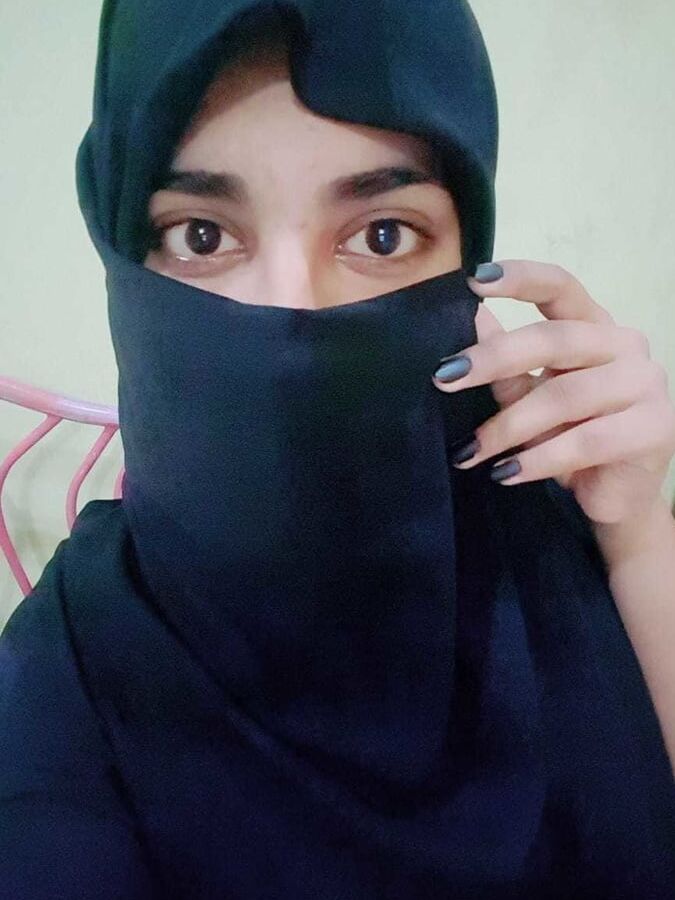 shy pakistani hoe