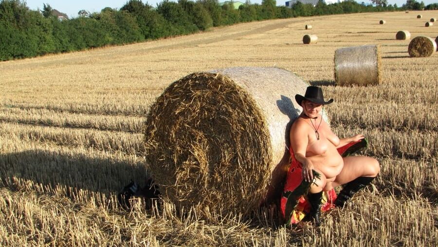 Anna naked on straw bales ...