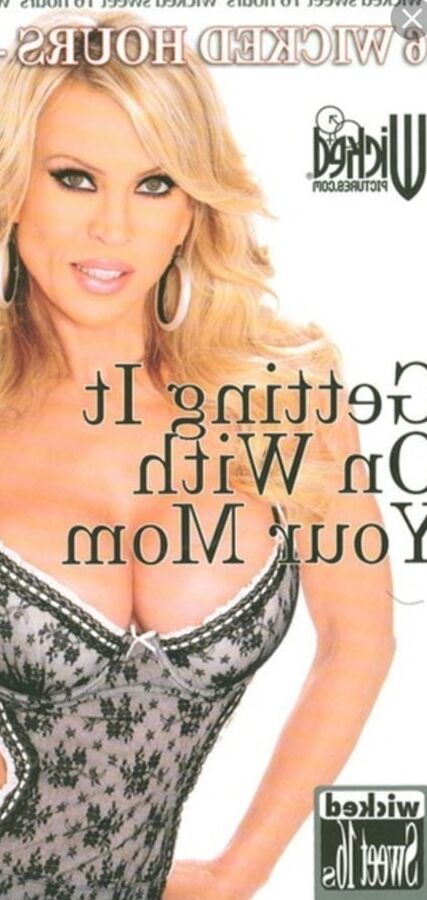 More unbelievably hot mums