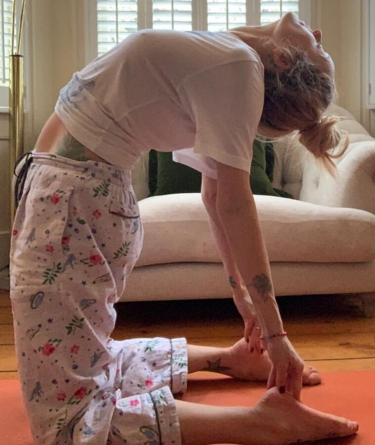 Fearne Cotton&;s pretty feet - mega gallery
