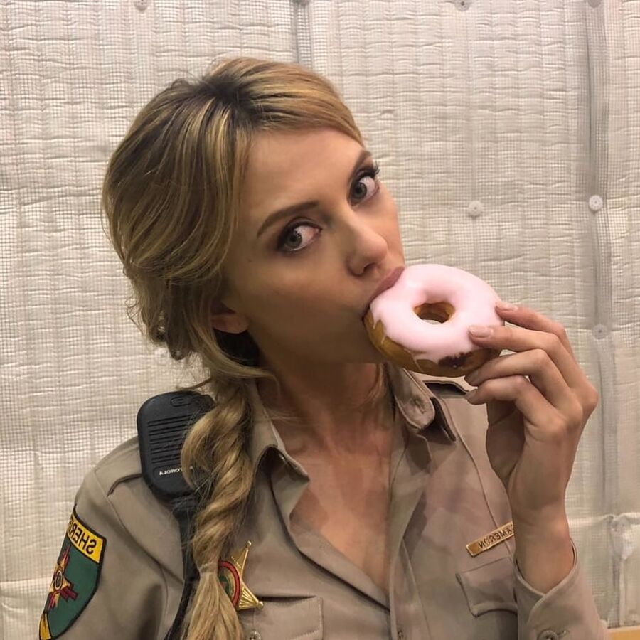Riley Voelkel (Actress)