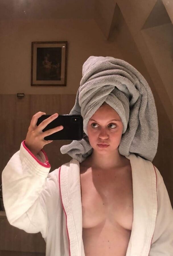 Cucks girls Raina exposed!