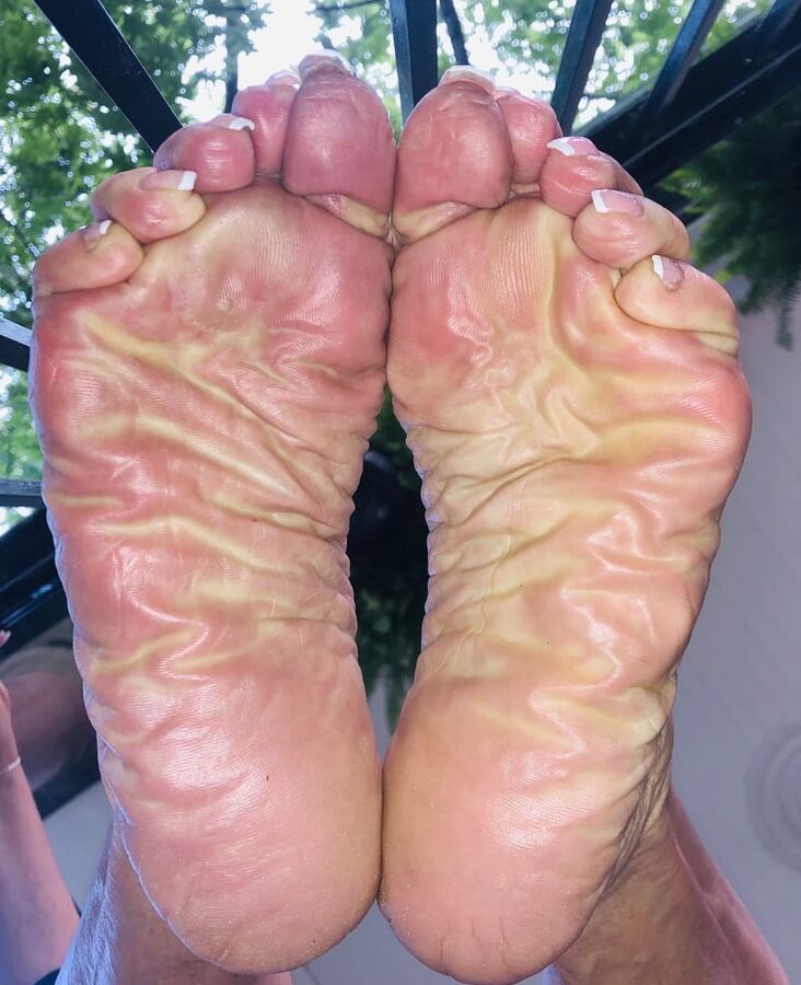 BareFeet I Cum To Daily