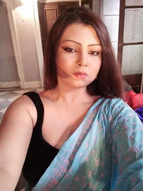 Beautiful Indian Desi Bhabhi Non nude