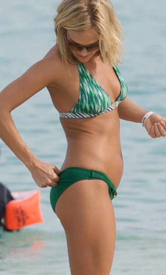 Carrie Underwood vs Jennifer Lopez. Who&;d ya rather?