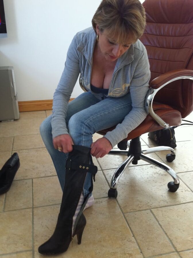 Boot Mistress - Lady Sonia