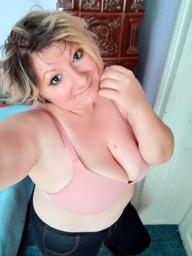 ROU ROMANIAN MILFS MOM IS A FAT SLUT