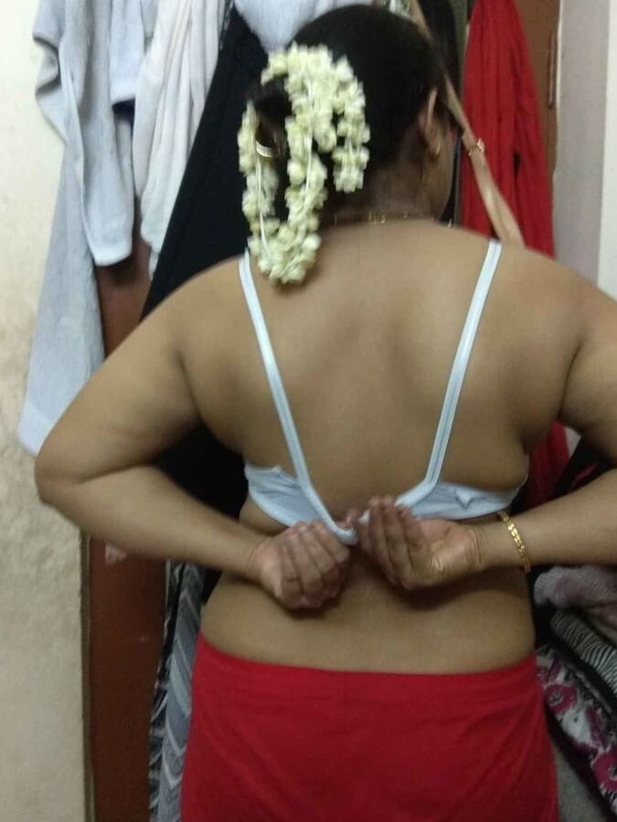 Policz sanjna mom by back side bra hook up