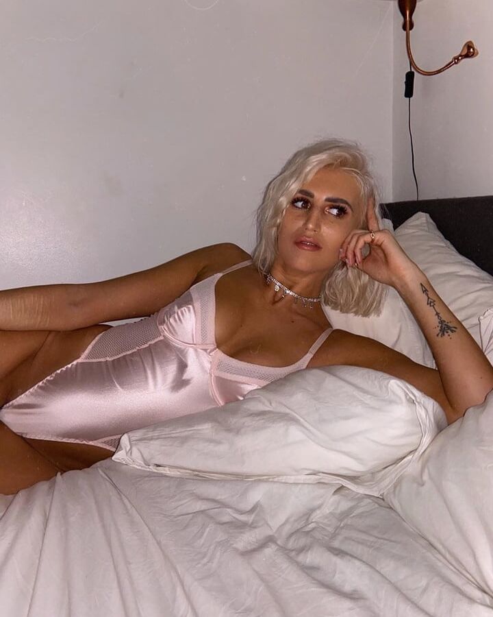 Hot British Rich Sluts
