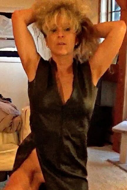 MILF playing without hubby knowing