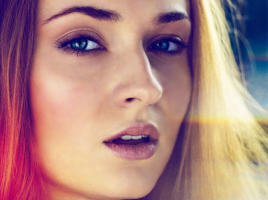 Sophie Turner&;s Facial Face