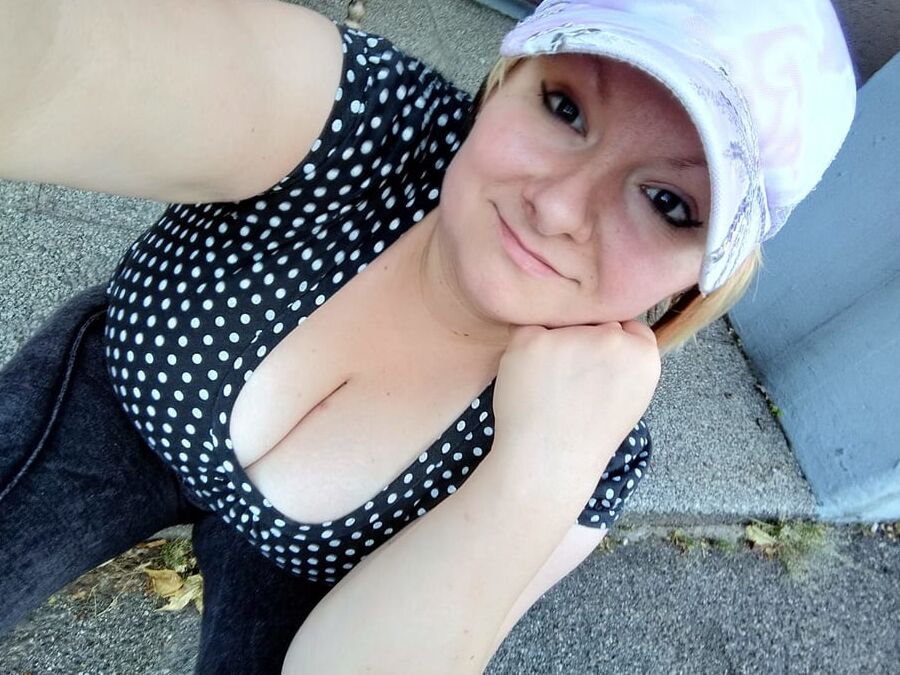 ROU ROMANIAN MILFS MOM IS A FAT SLUT