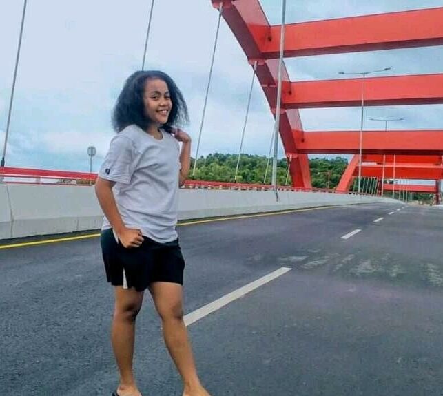 Cewe papua bugil