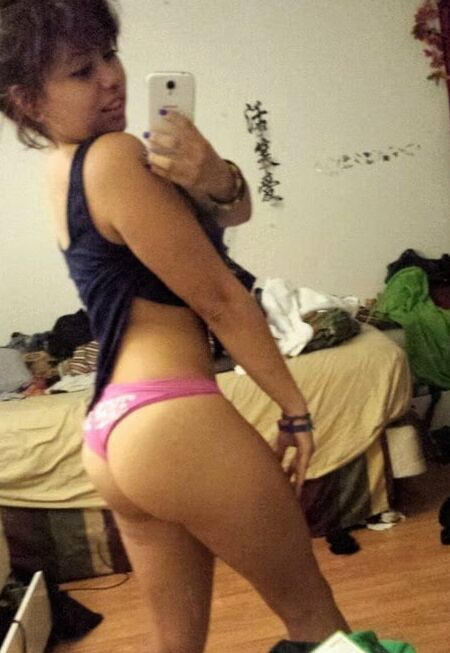 Mexicana modelando calzones