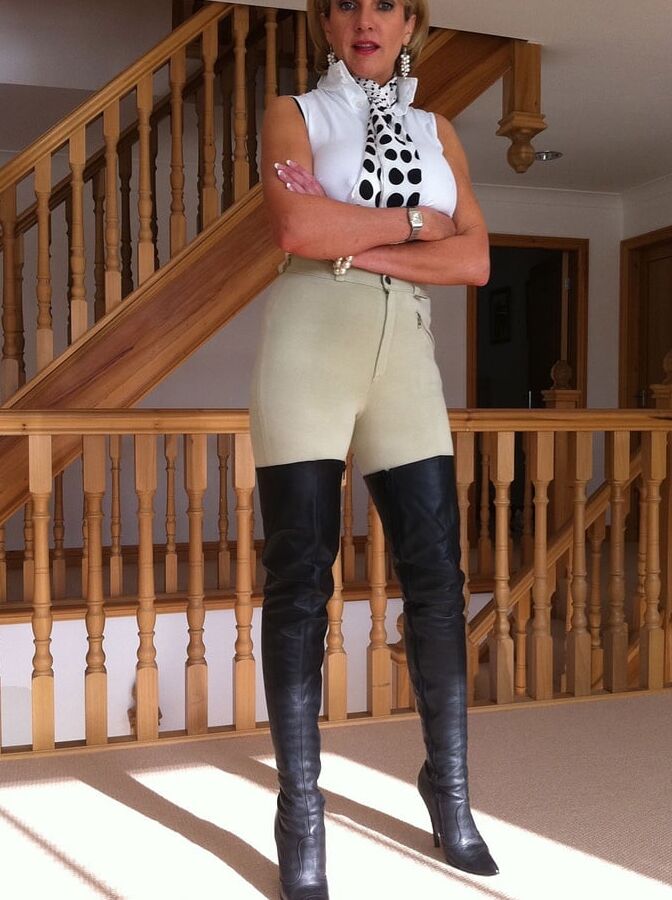 Boot Mistress - Lady Sonia