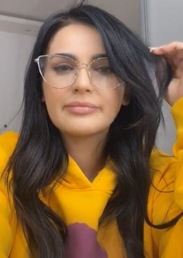 Jasmina Djuderija SLUT BOSNIAN --- KOMENTARISITE KURVU