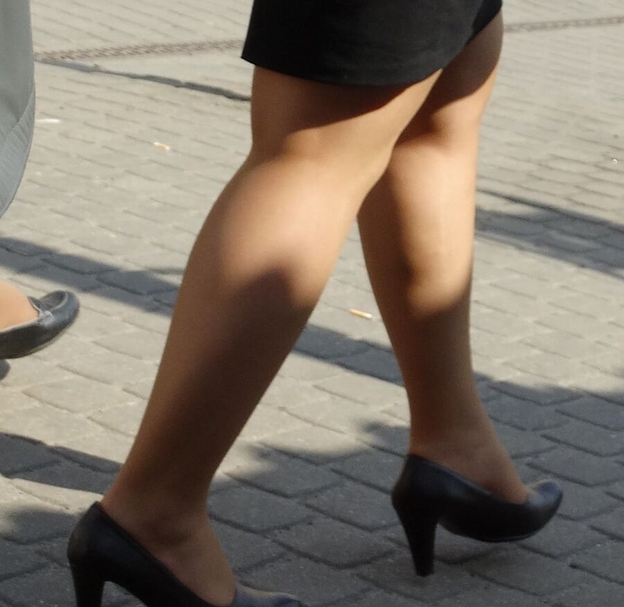 mature in tan pantyhose