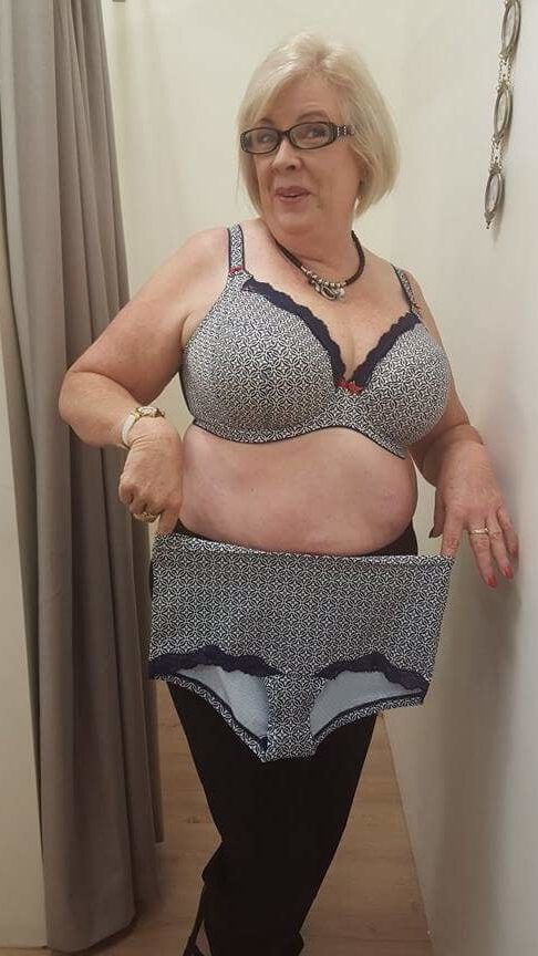 Lady mature in lingerie
