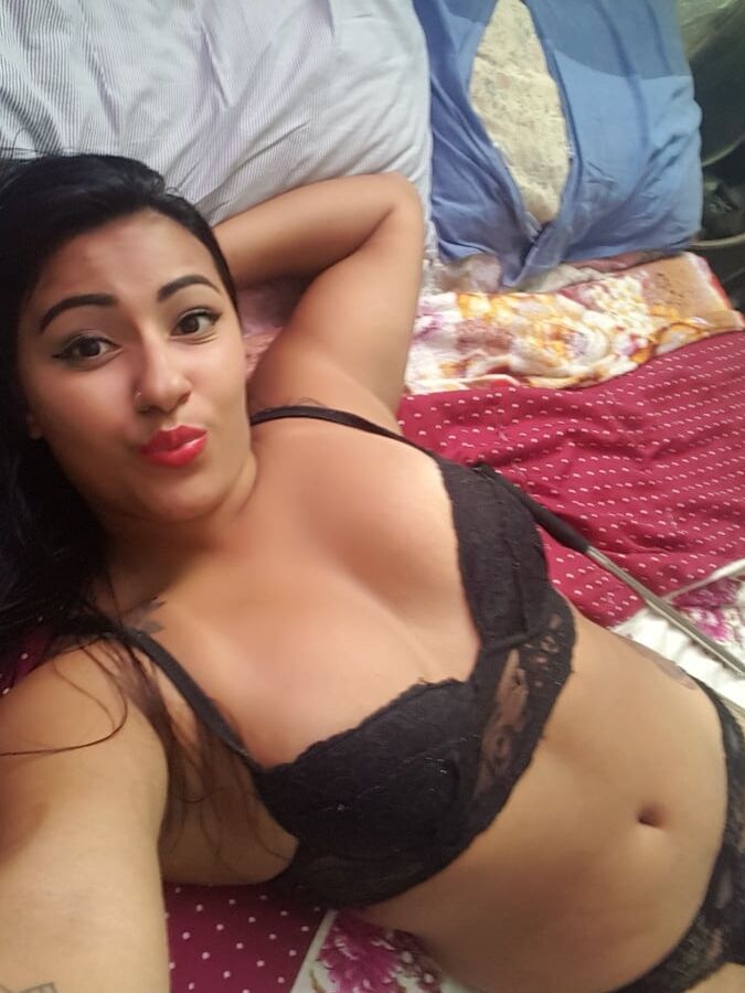 Hot busty matured girl big boobs pics shared in chat